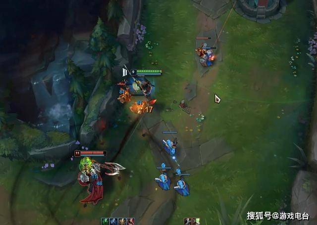  雷恩三叉戟联手摧毁对手防线  